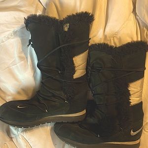 Nike woman’s size 8 boots. Wore them a handful of times! Still like new.
